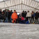 uczniowie klasy 8c na lodowisku