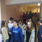 Uczniowie podczas próbnej ewakuacji
