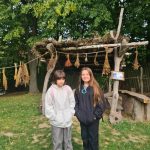 Dzieci w wiosce średniowiecznej