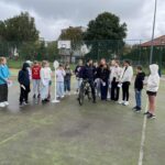 Uczniowie podczas egzaminu na kartę rowerową