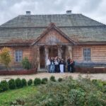 Uczniowie podczas zwiedzania muzeum