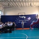 Uczniowie podczas akademii