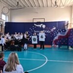 Uczniowie podczas akademii