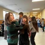 Uczniowie podczas tanecznych zabaw