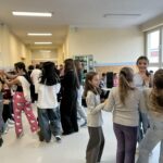 Uczniowie podczas tanecznych zabaw
