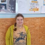 Dzień życzliwości - uczniowie ubrani na żółto