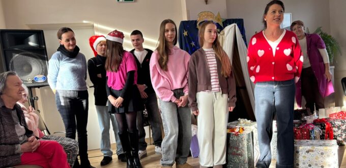 Uczniowie z wizytą w DPS