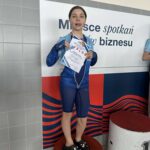 uczennica z dyplomem