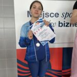 uczennica z dyplomem